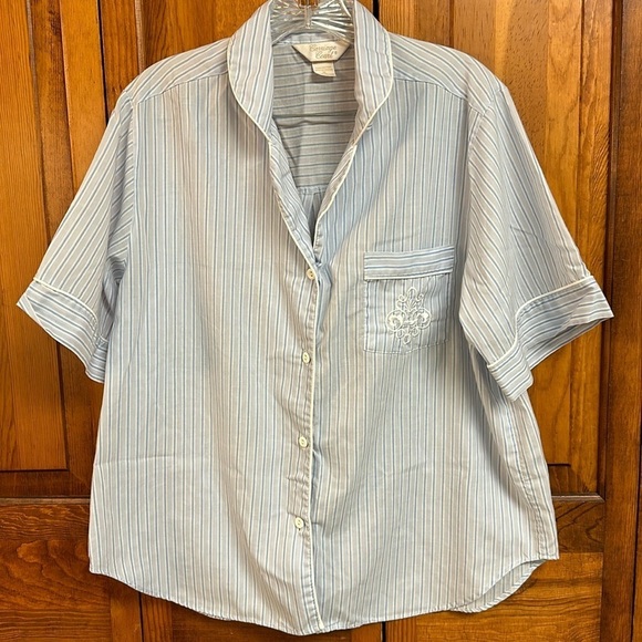 Carriage Court Blue Pinstriped Shortsleeved Pajama Set Medium - Picture 4 of 7